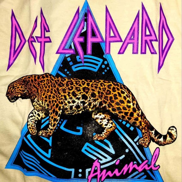 Def Leppard Animal rock metal Official T-Shirt L runs smaller NWT - Picture 2 of 2